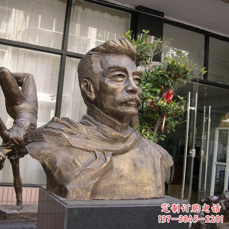 鲁迅先生校园名人像