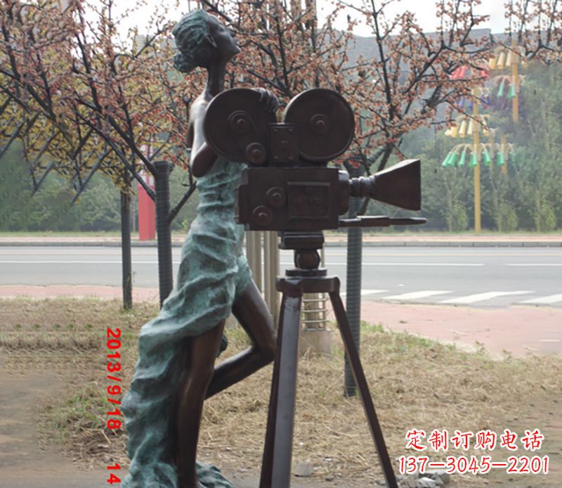 录像公园人物铜雕