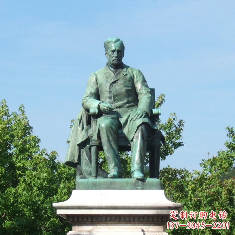 路易斯·巴斯德坐姿铜雕像-景区园林著名医学人物雕塑