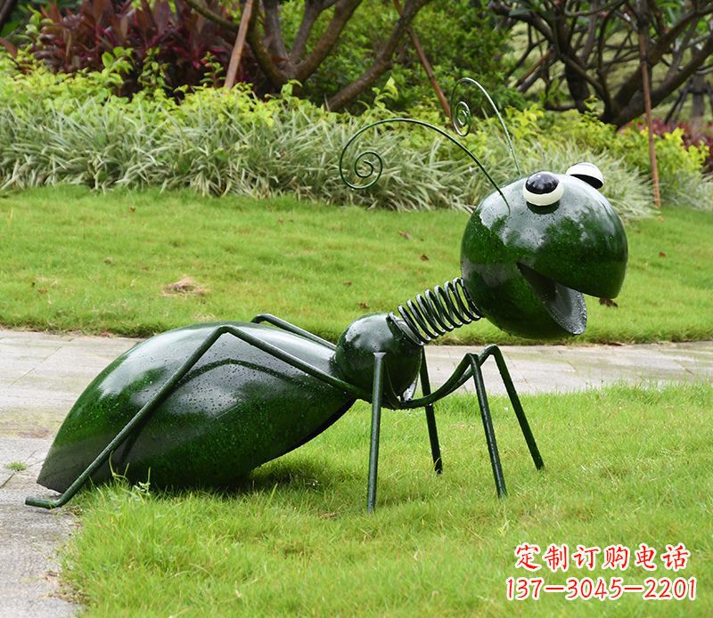 绿色落尾蚂蚁不锈钢摆件雕塑:精致的小动物艺术作品 绿色落尾蚂蚁不锈钢摆件雕塑:精致的小动物艺术作品