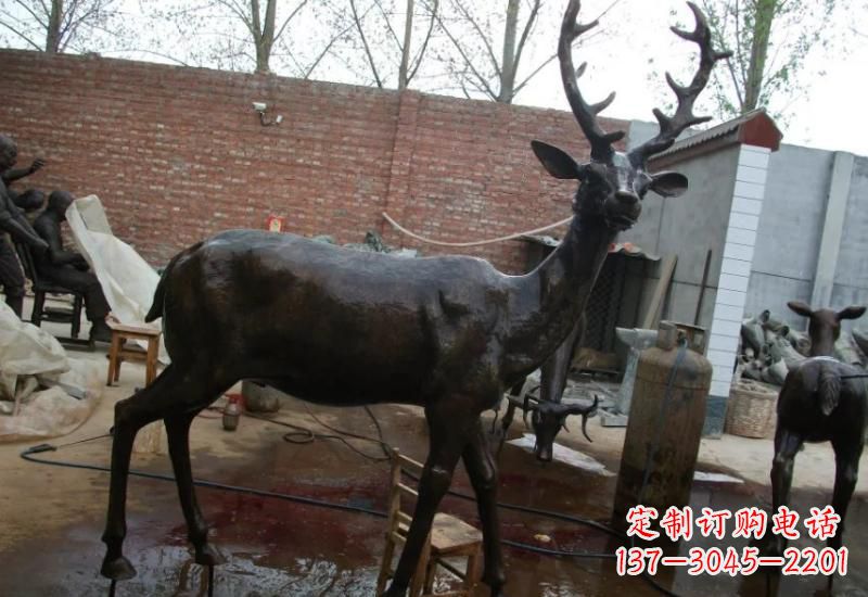 梅花鹿铜雕