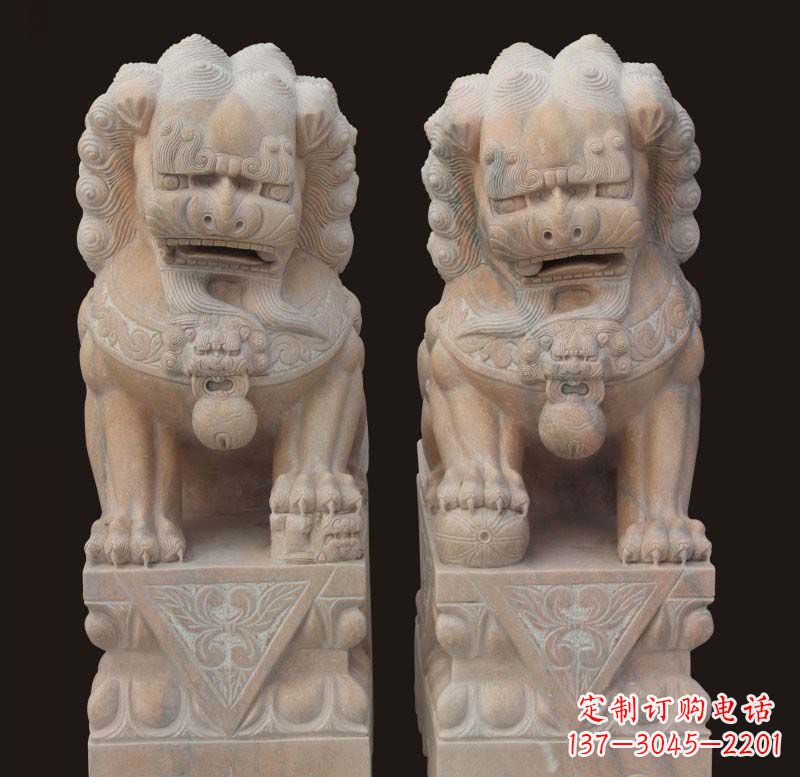 门口传统石狮子雕塑