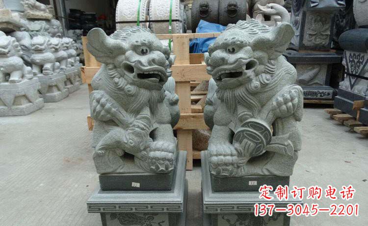 门口青石献钱狮雕塑