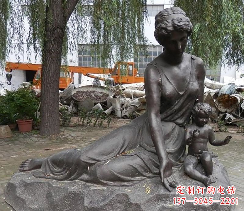 母子广场人物铜雕