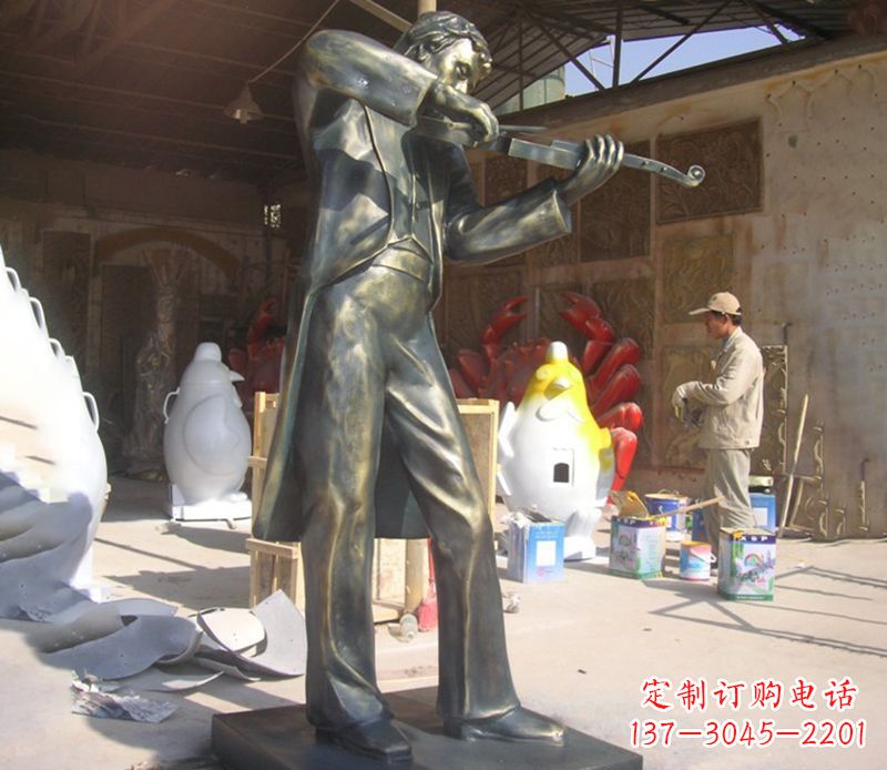 男人演奏小提琴人物景观铜雕