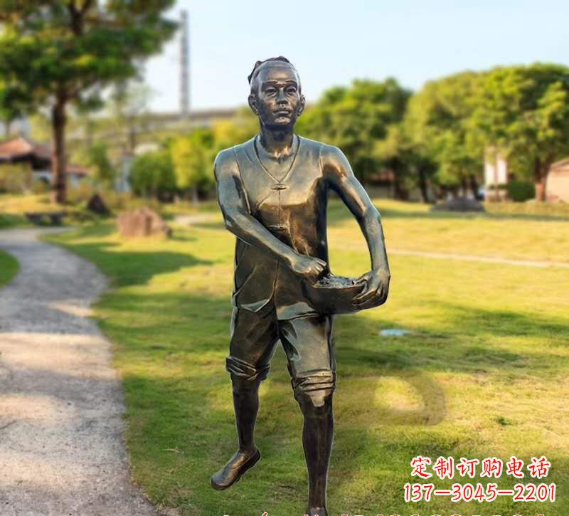农耕施肥人物铜雕