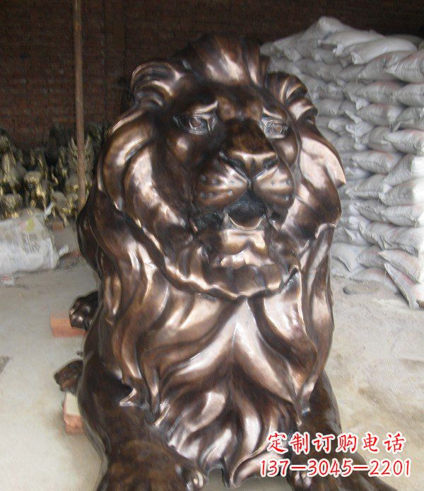 趴着的西洋狮子铜雕 (2)