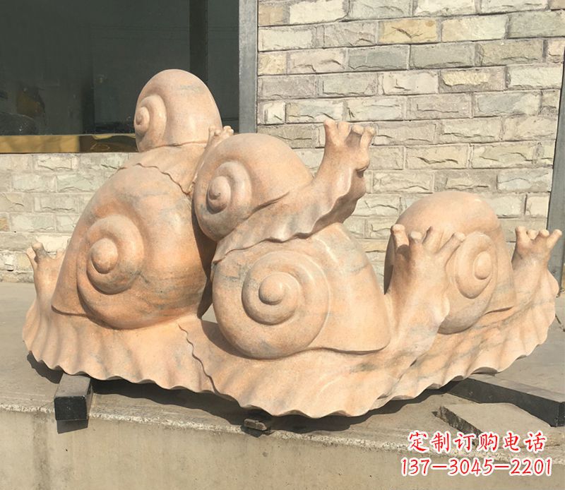 爬行蜗牛石雕