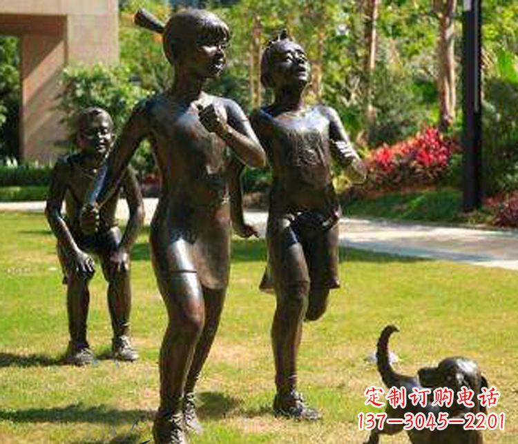 跑步遛狗的儿童铜雕