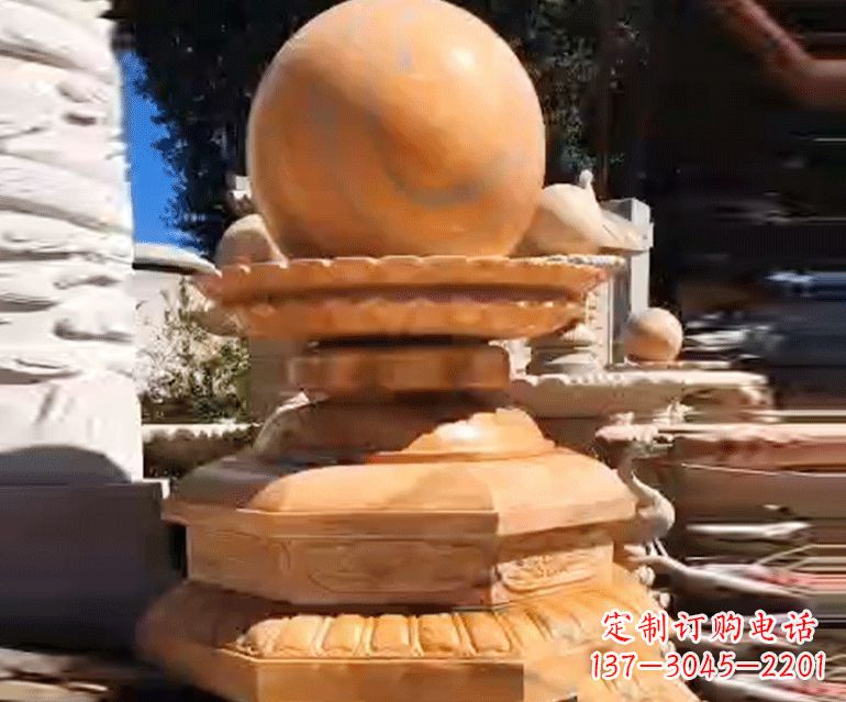 喷泉里的石材雕塑