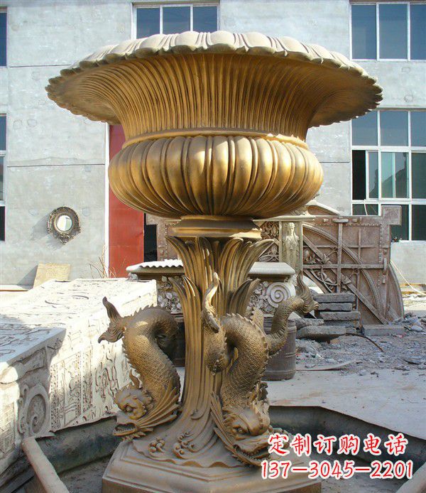 喷水盆铜雕