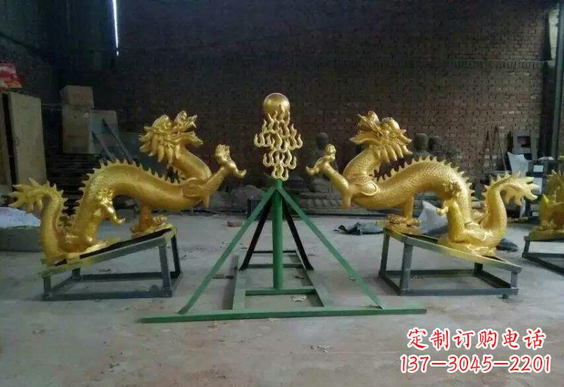 漆金双龙戏珠铜雕