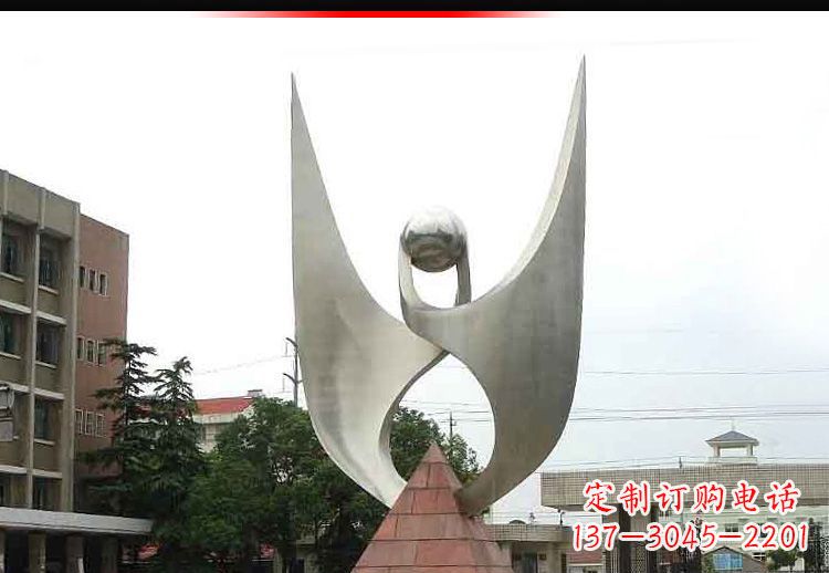 企业不锈钢三角标志雕塑
