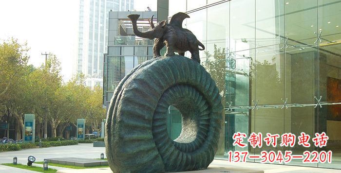 企业门口站在象鼻上的抽象象景观铜雕