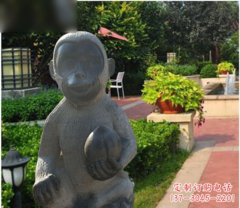 青石抱着桃子的小猴子石雕