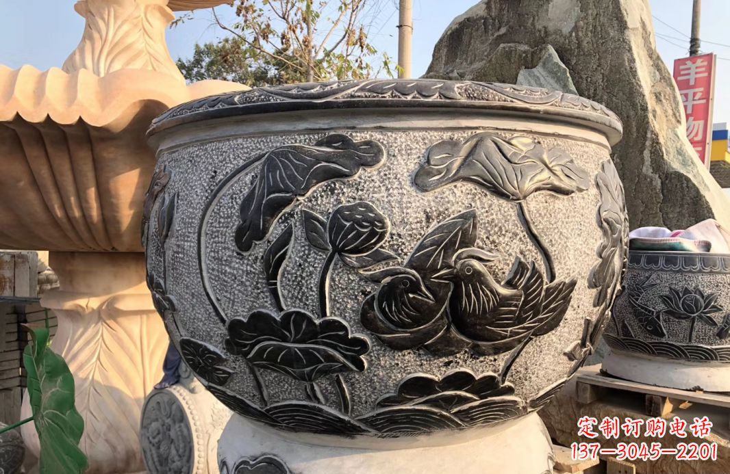青石仿古荷花浮雕水缸公园景观鱼缸雕塑