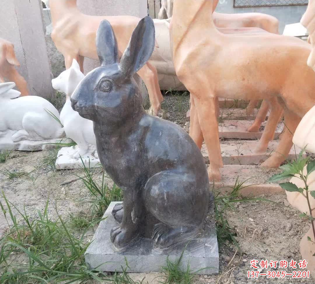 青石公园兔子雕塑