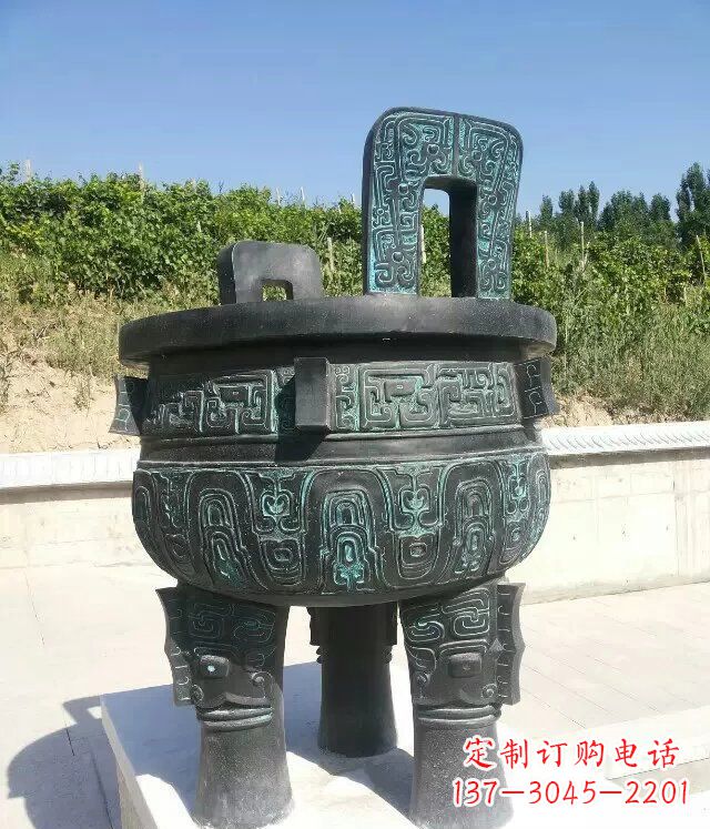 青铜三足圆鼎雕塑