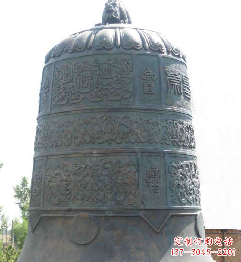 青铜钟雕塑 (2)