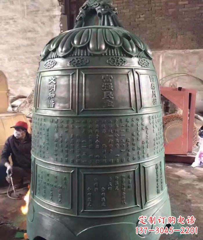 青铜钟雕塑
