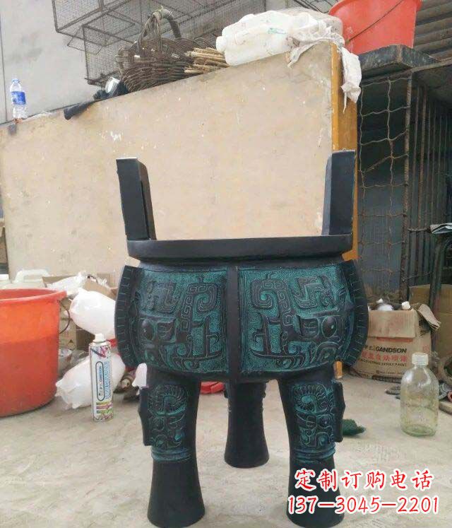 三足鼎青铜鼎雕塑