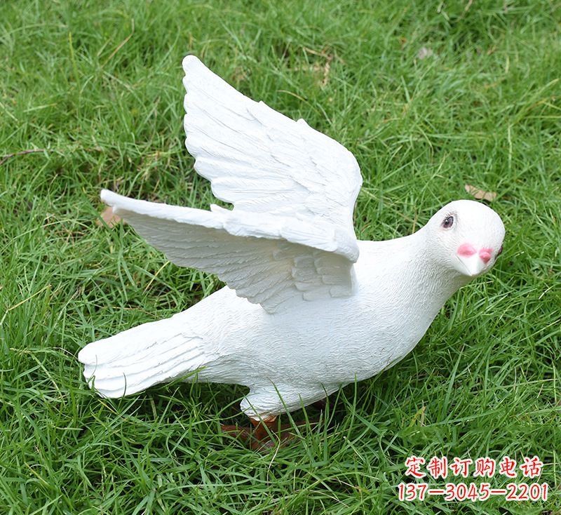 少女和平鸽雕塑
