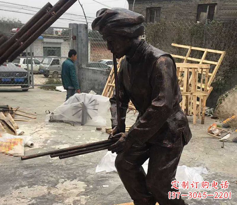 少数民族的乐器和人物街边铜雕