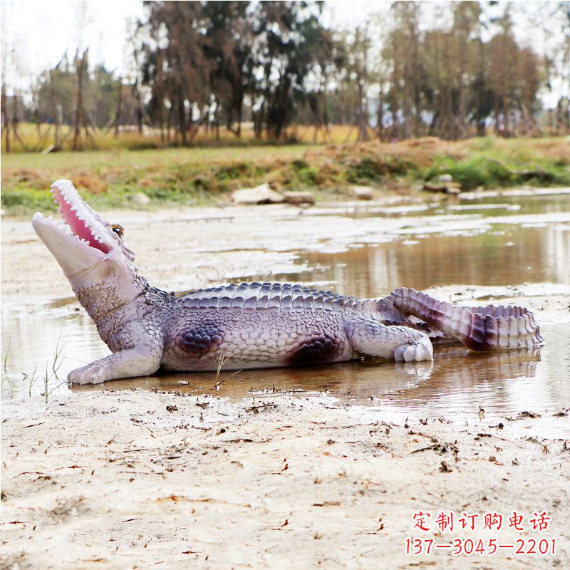 湿地公园仿真鳄鱼