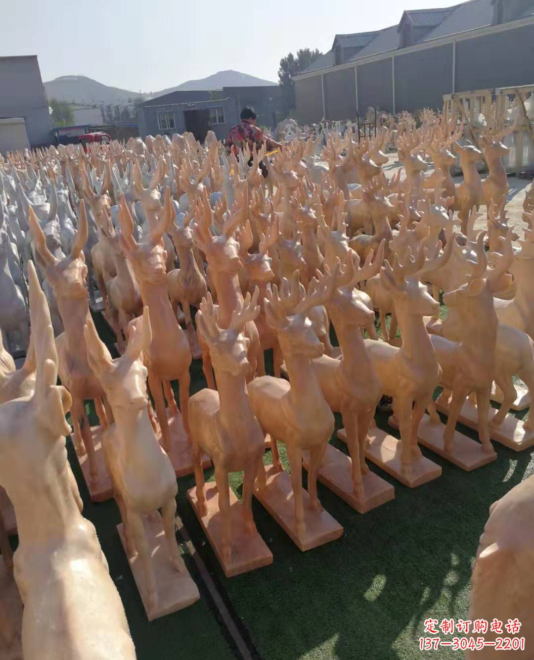石雕动物晚霞红梅花鹿雕塑
