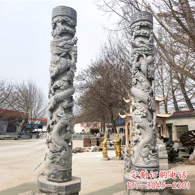 石雕盘龙柱