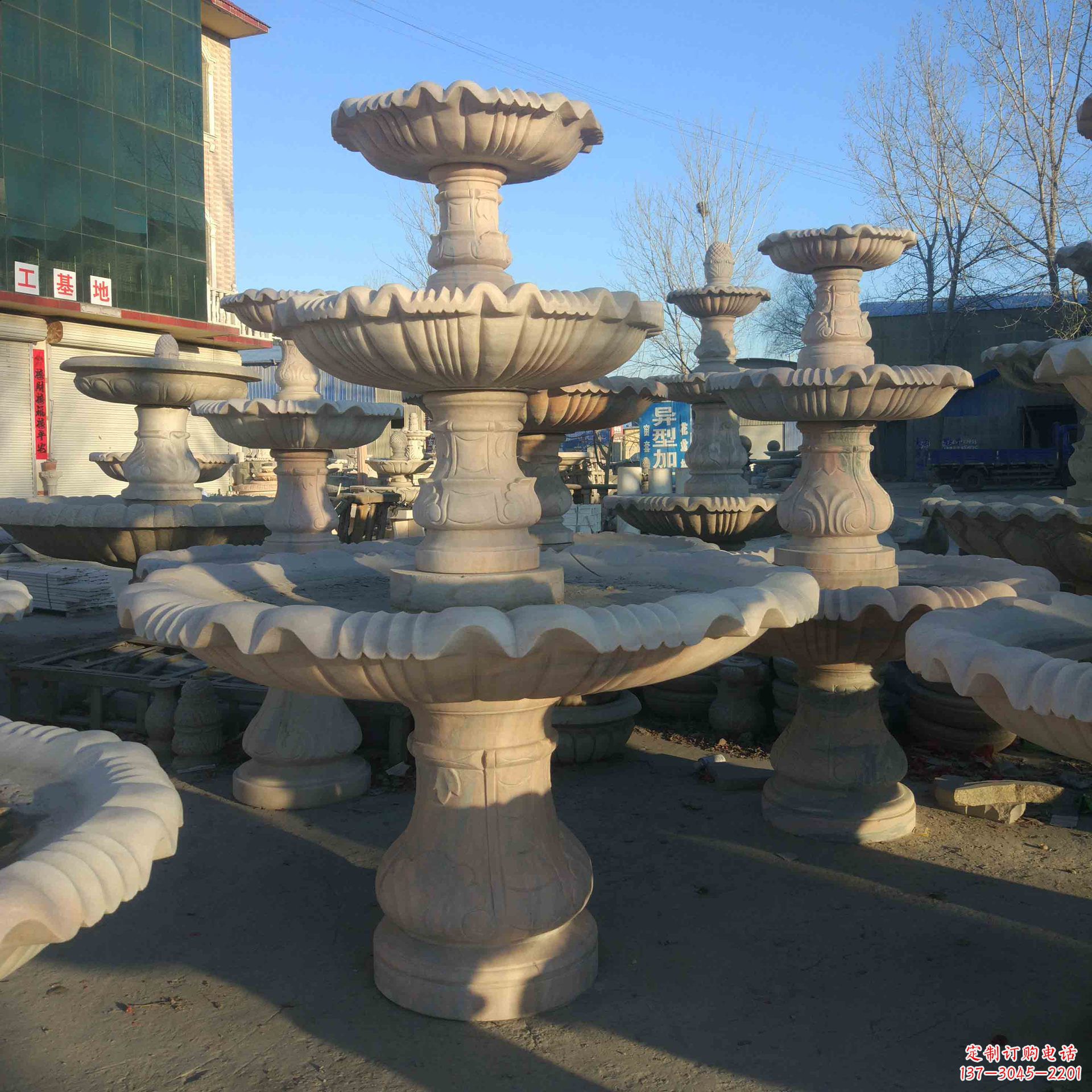 城市增添魅力的石雕天鹅 城市增添魅力的石雕天鹅