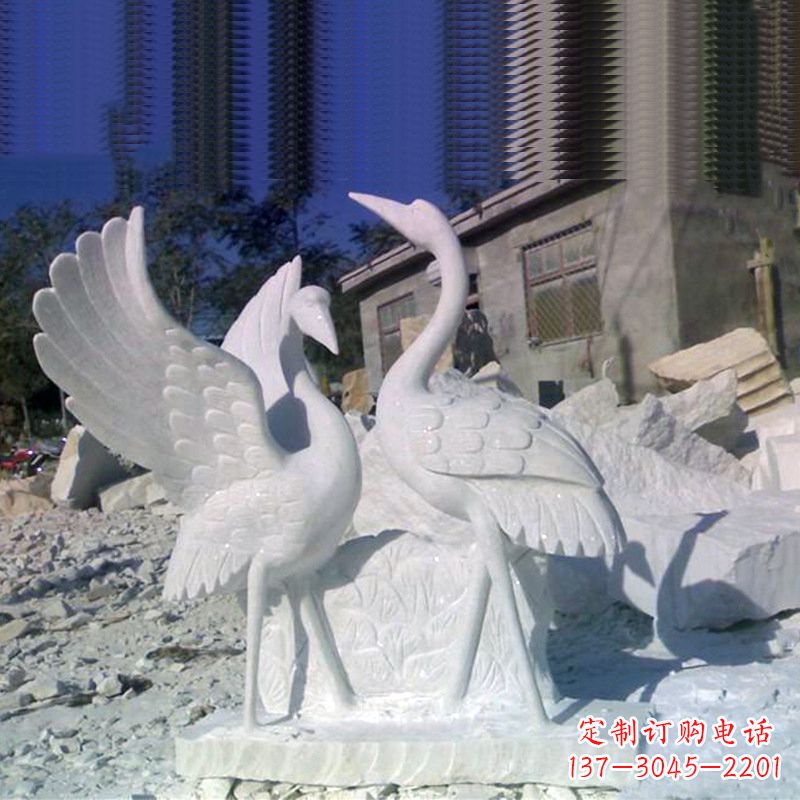 石雕仙鹤低头