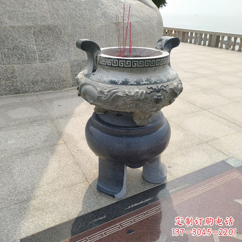 石雕圆香炉