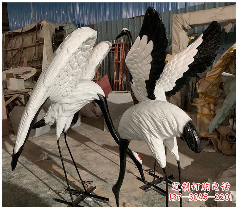 石雕展翅丹顶鹤动物雕塑
