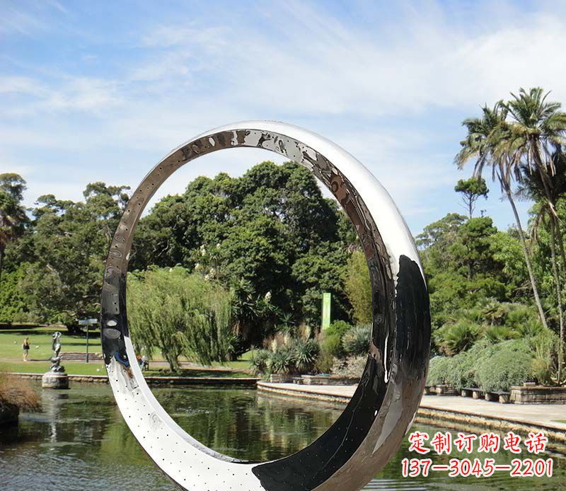 水景不锈钢镜面圆环雕塑