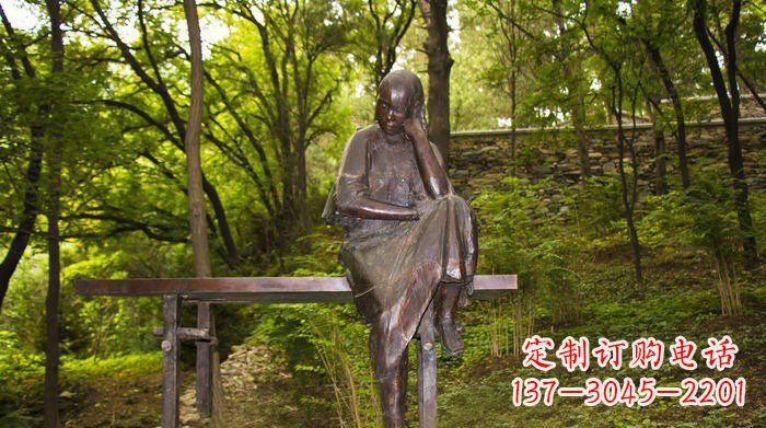 思考的人物公园铜雕