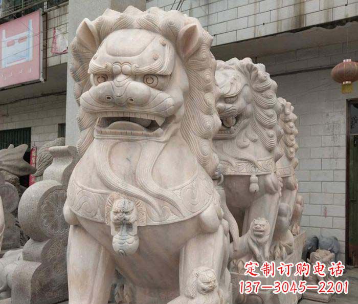 寺庙景观晚霞红狮子石雕