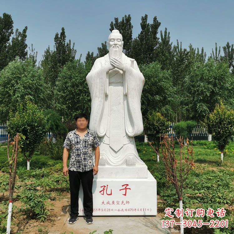 寺庙孔子雕像