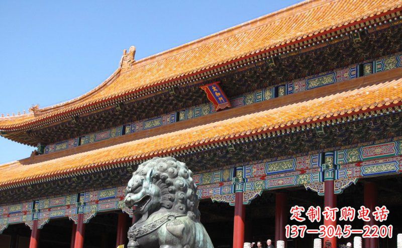 寺庙门口青铜狮子雕塑