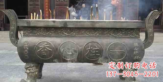寺庙铸铜四足香炉