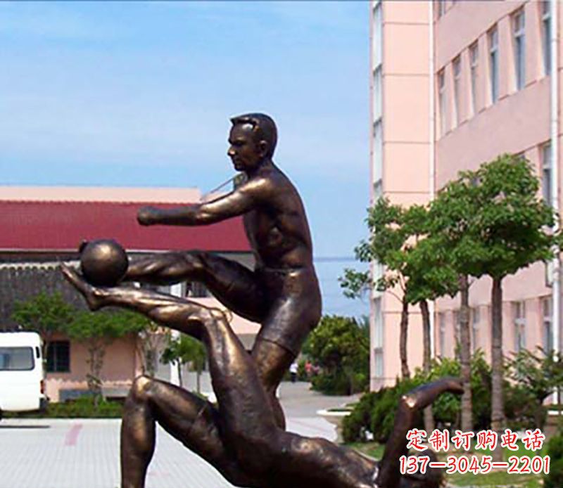 踢足球人物广场小品铜雕