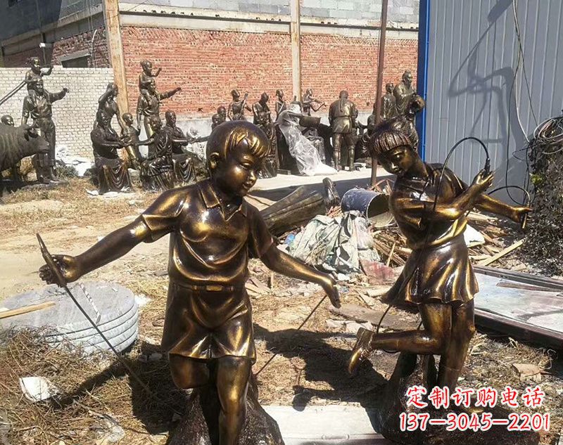 跳绳的儿童铜雕
