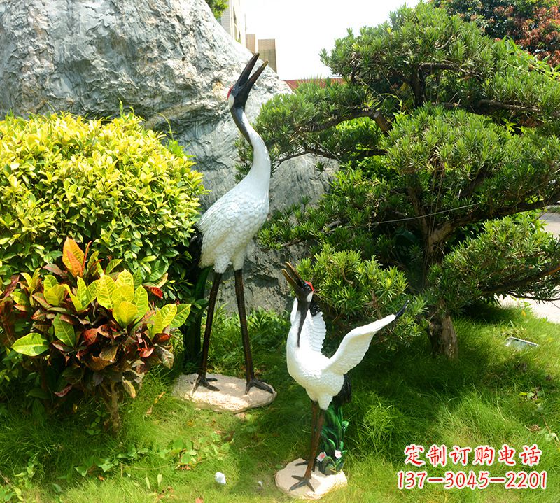 铁鹤雕像