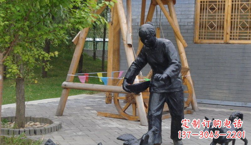 庭院铜雕喂鸡老奶奶人物雕塑