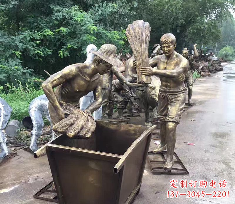 铜雕广场农民工