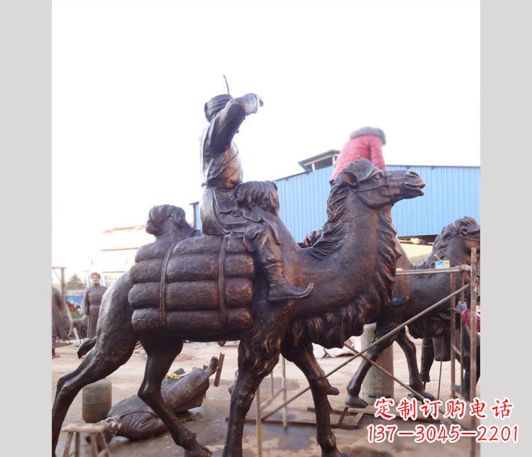 铜雕广场骑骆驼雕塑