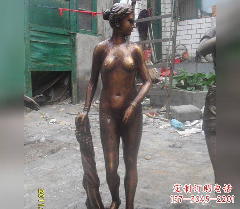铜雕裸女雕塑公园景观