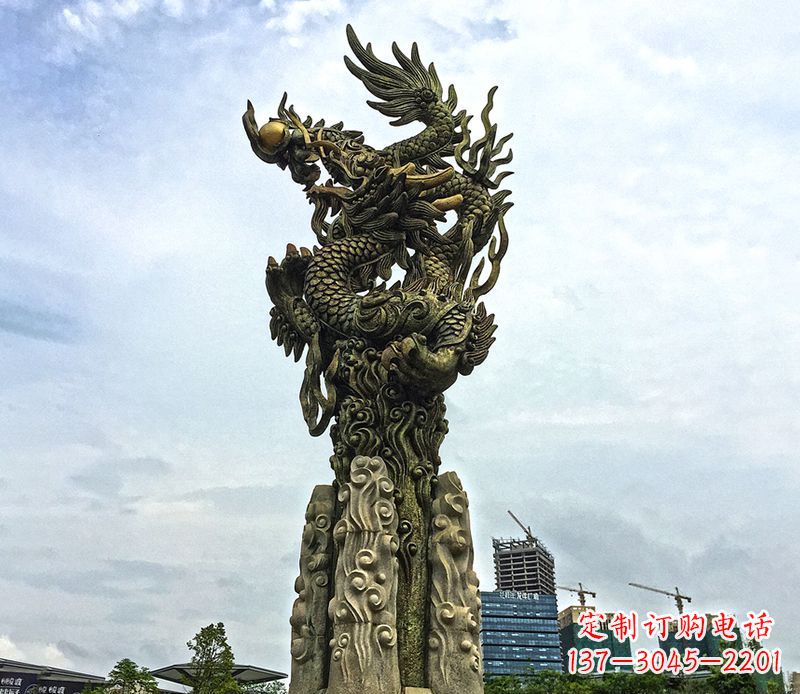 铜雕盘龙柱