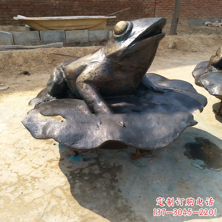铜雕青蛙喷水雕塑