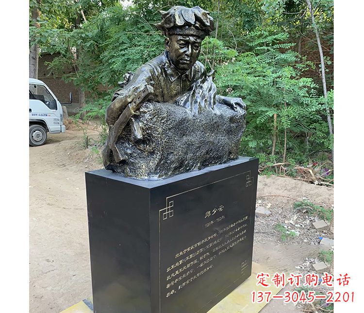 邱少云雕塑 - 铜雕/邱少云/战士 邱少云雕塑 - 铜雕/邱少云/战士